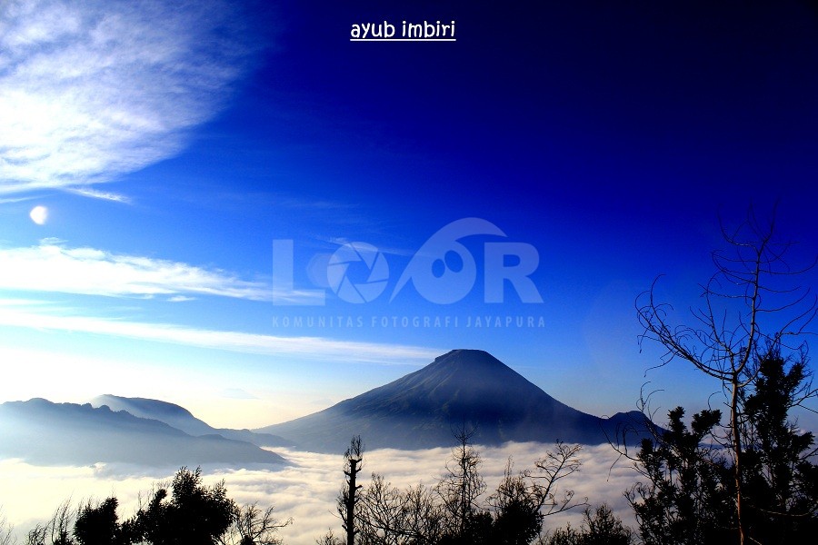 Di atas awan